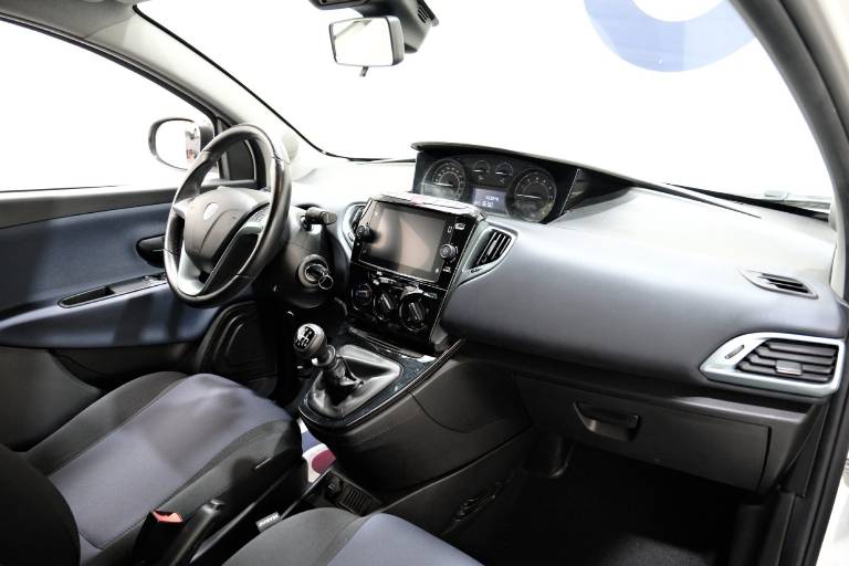 LANCIA Ypsilon 48