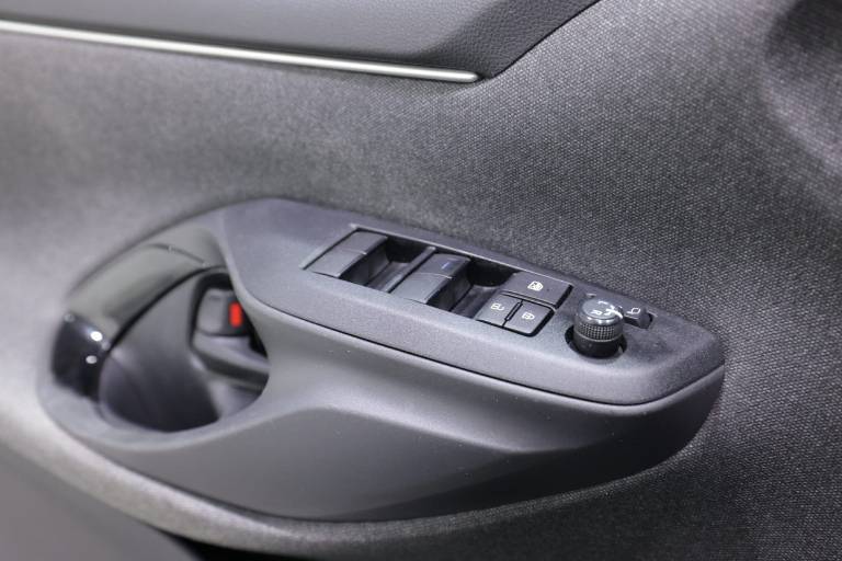 TOYOTA Yaris 33