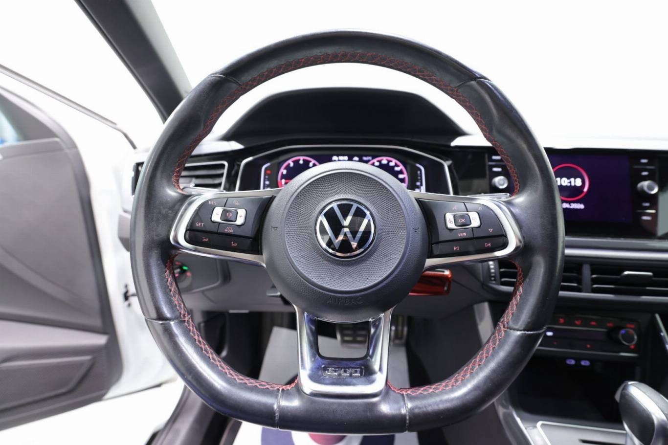 VOLKSWAGEN Polo 7