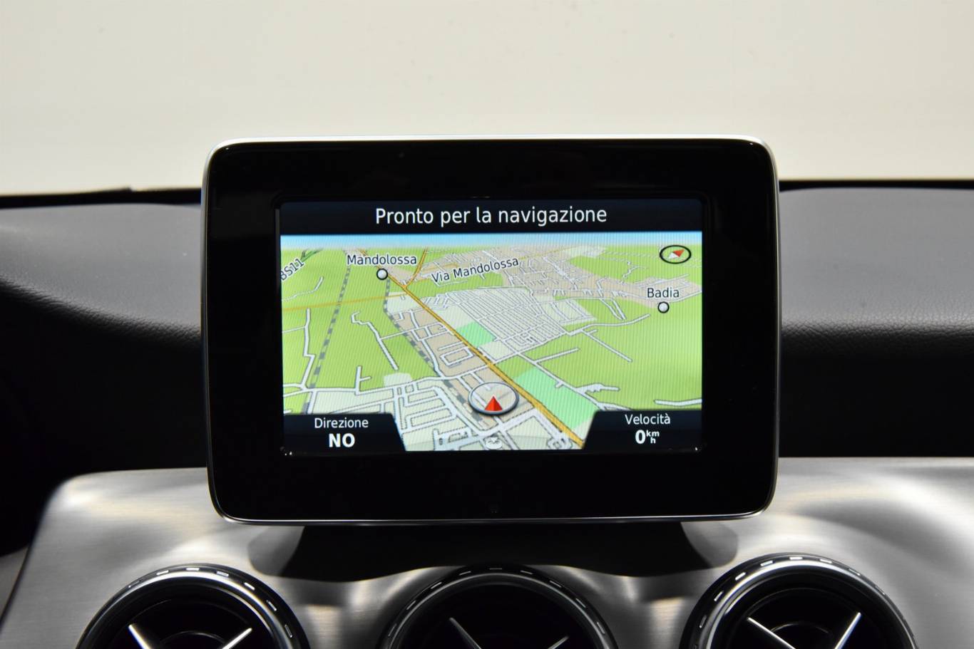 MERCEDES-BENZ GLA 200 12