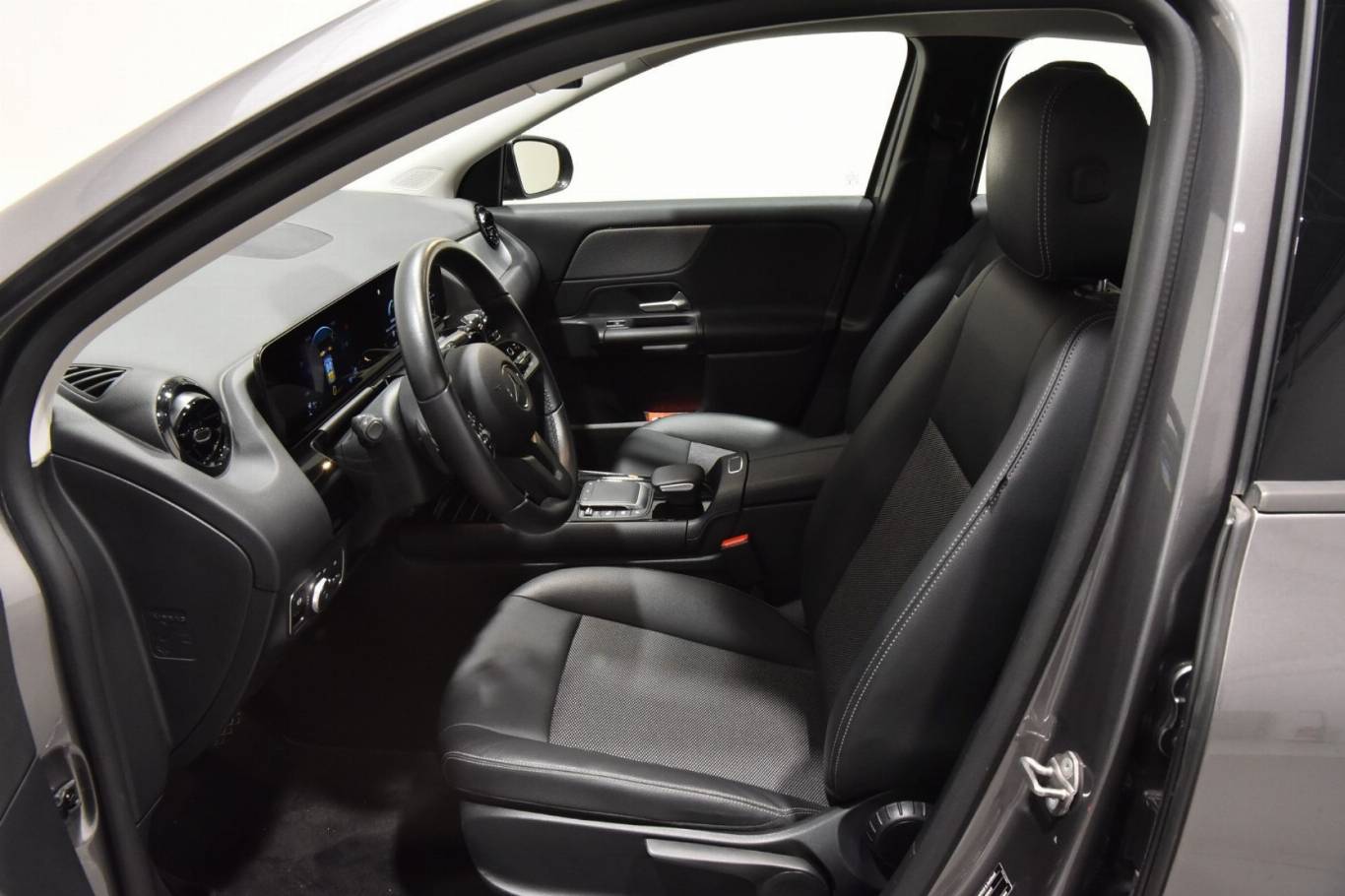 MERCEDES-BENZ GLA 180 4