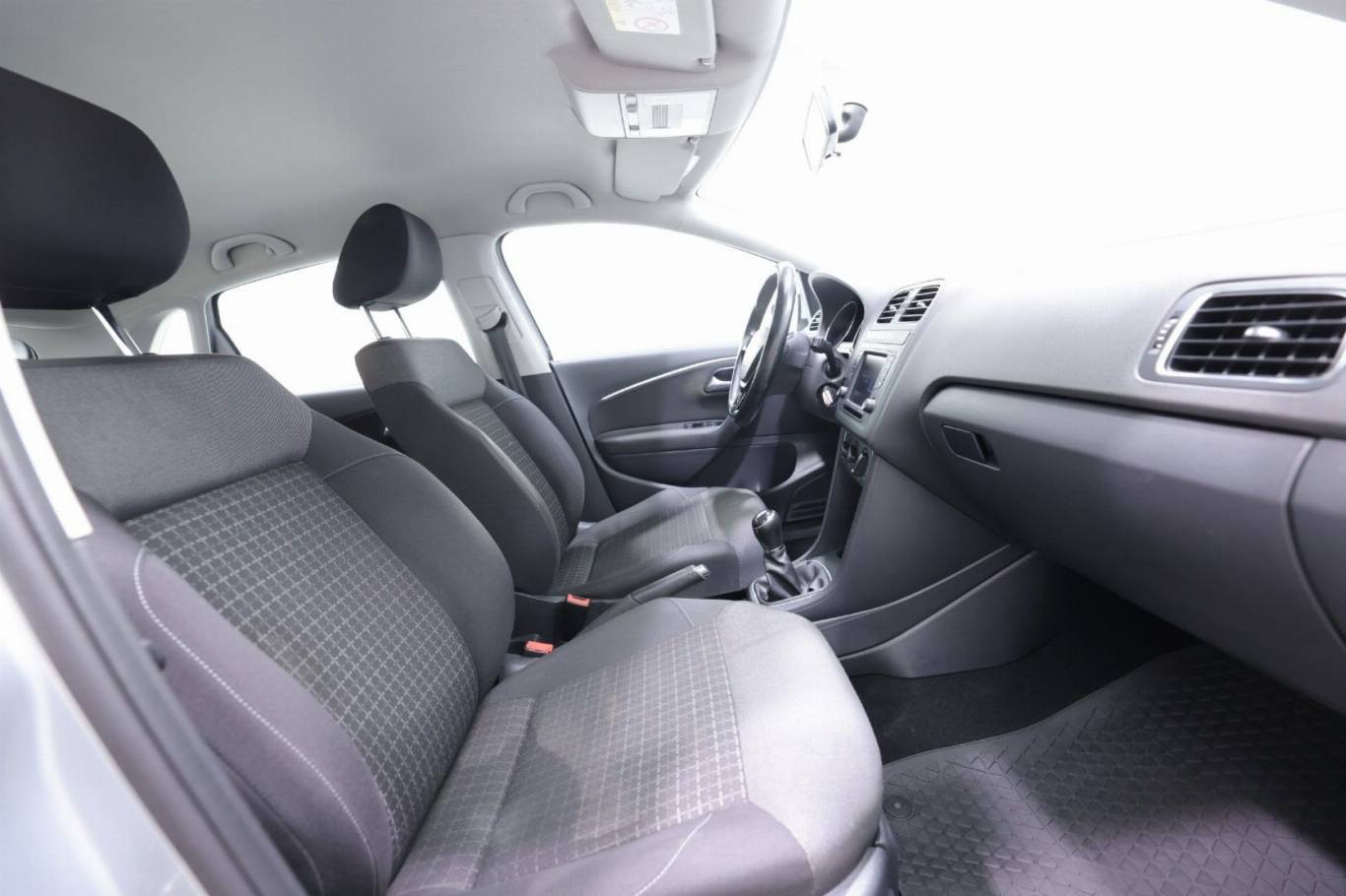 VOLKSWAGEN Polo 39
