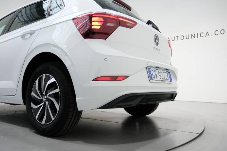 VOLKSWAGEN Polo 44