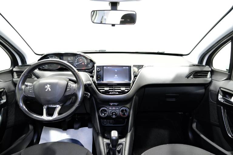 PEUGEOT 208 10