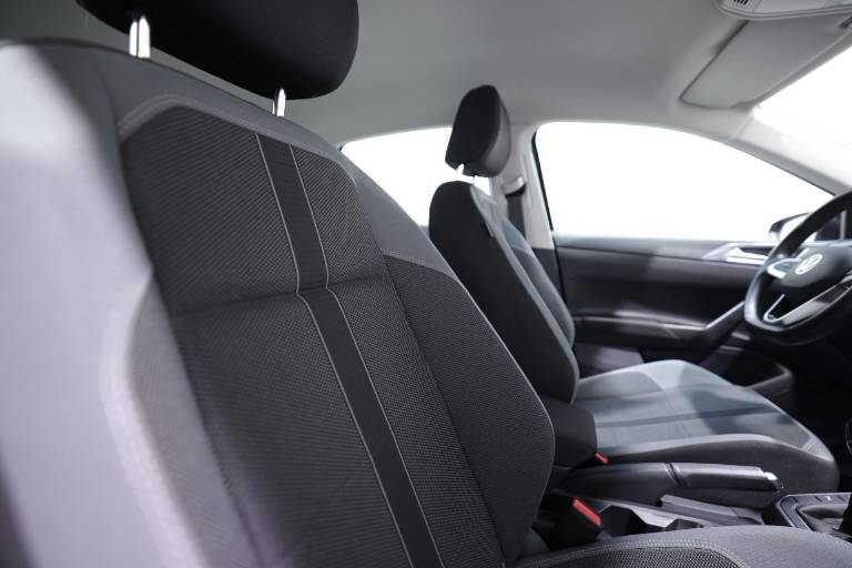 VOLKSWAGEN Polo 49