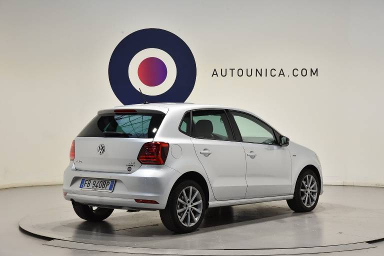 VOLKSWAGEN Polo 6