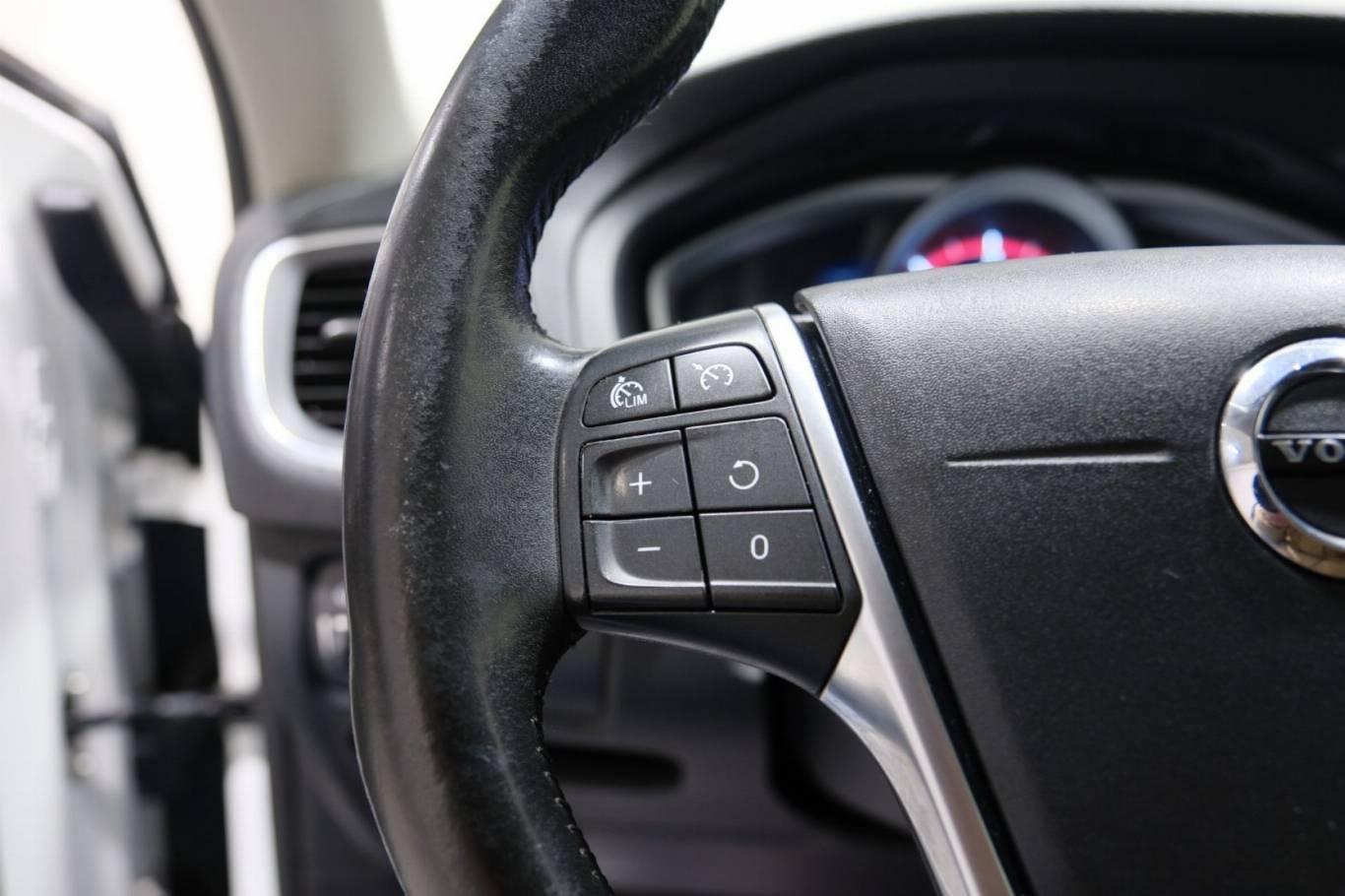 VOLVO V40 Cross Country 22