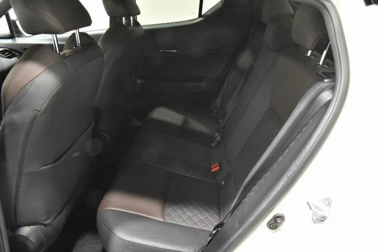 TOYOTA C-HR 36