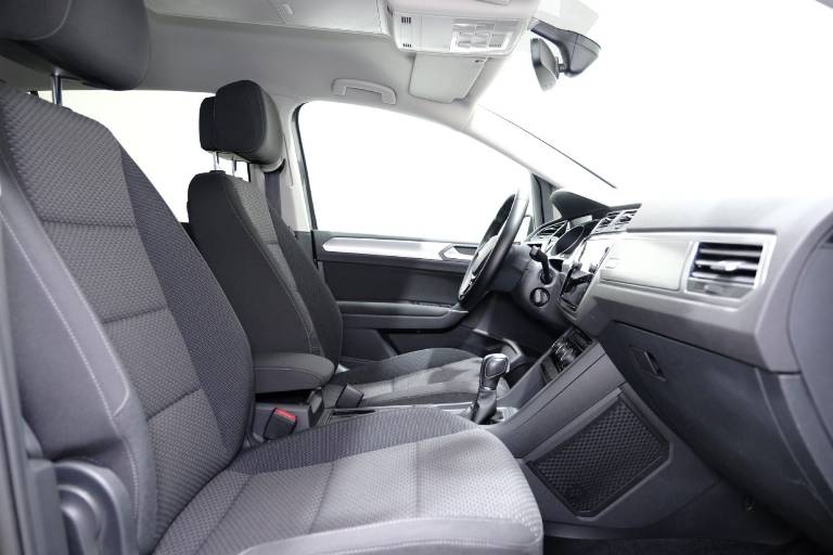 VOLKSWAGEN Touran 61