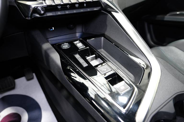 PEUGEOT 3008 30