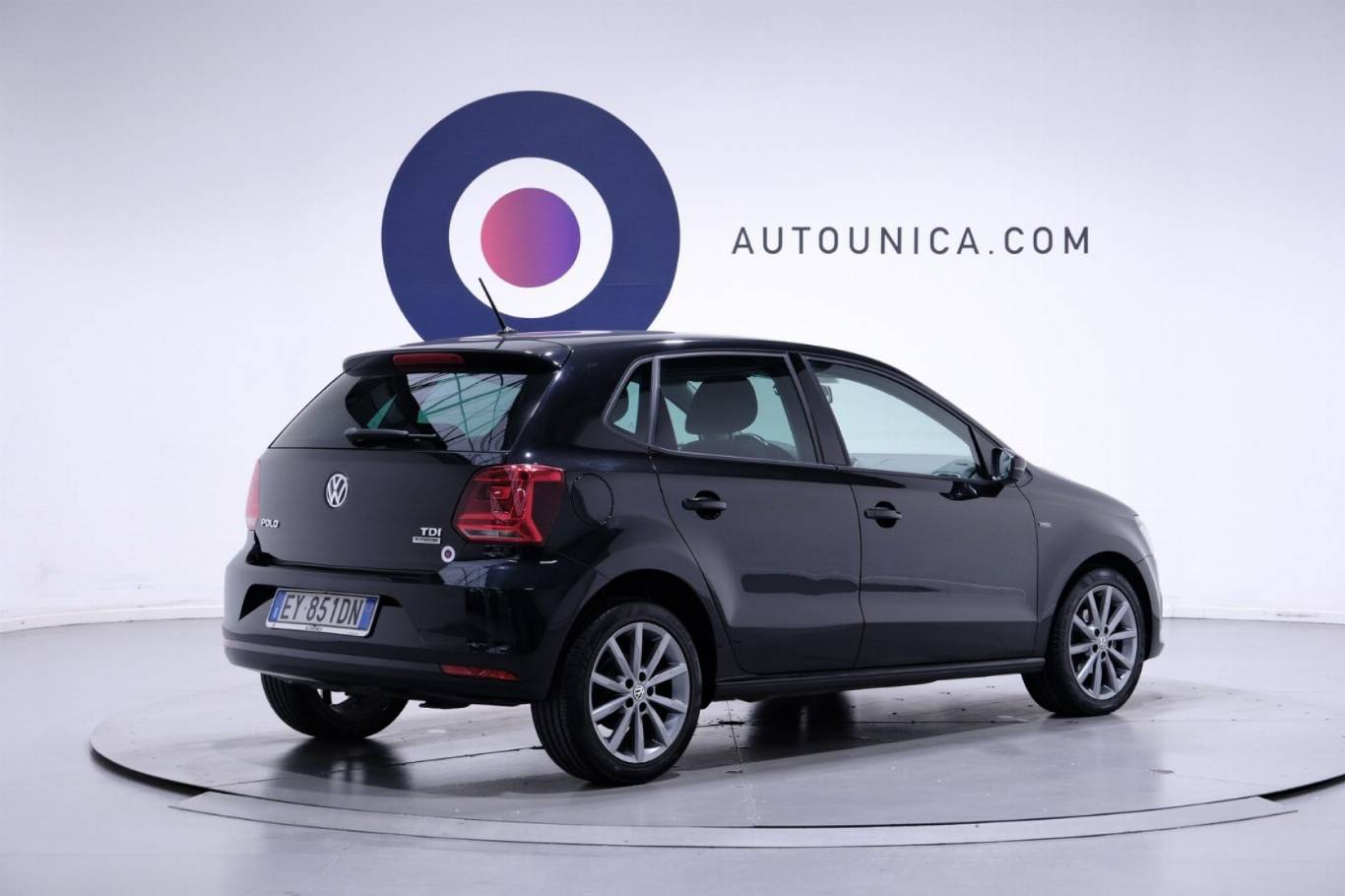 VOLKSWAGEN Polo 15