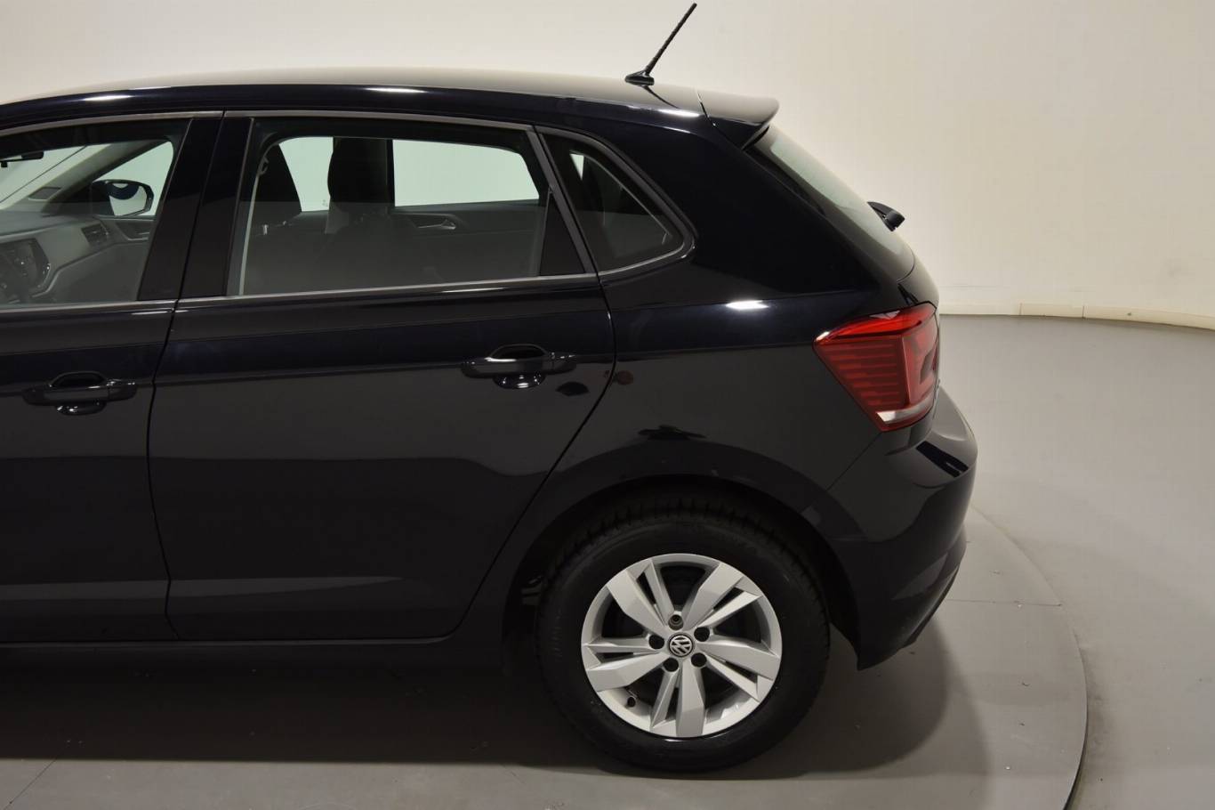 VOLKSWAGEN Polo 39