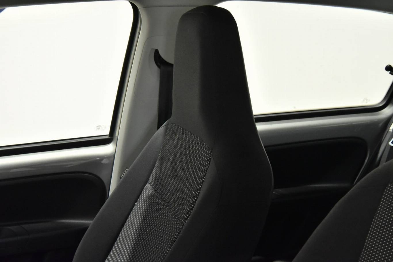 VOLKSWAGEN Up! 18
