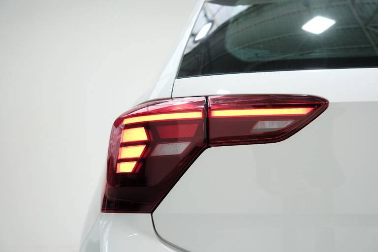 VOLKSWAGEN Polo 43