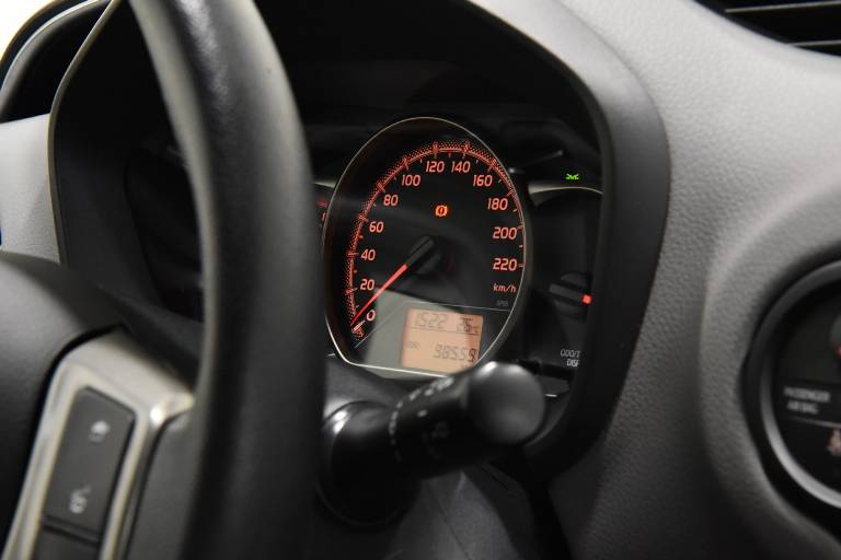 TOYOTA Yaris 37