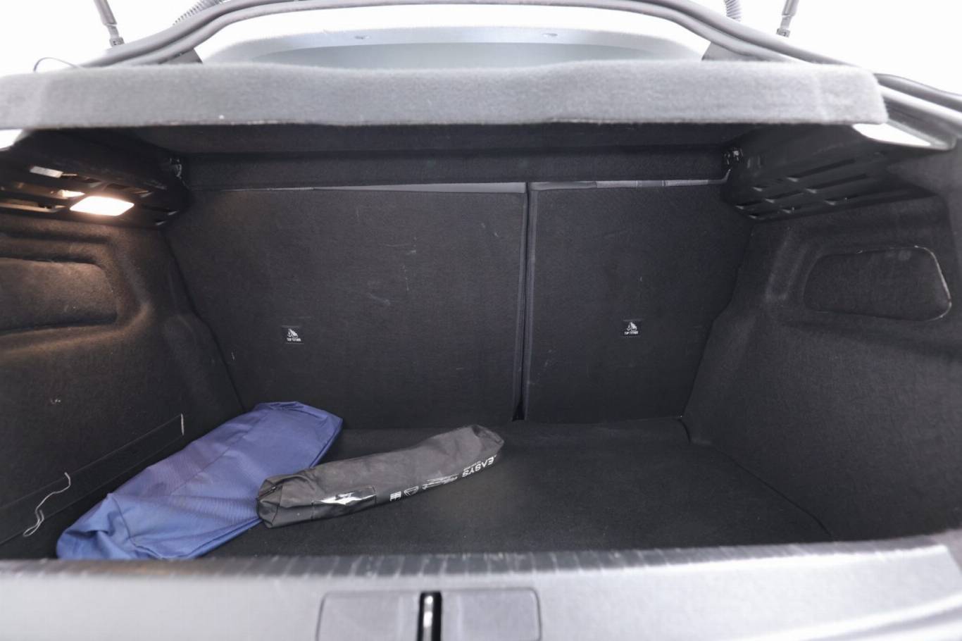 PEUGEOT 208 49
