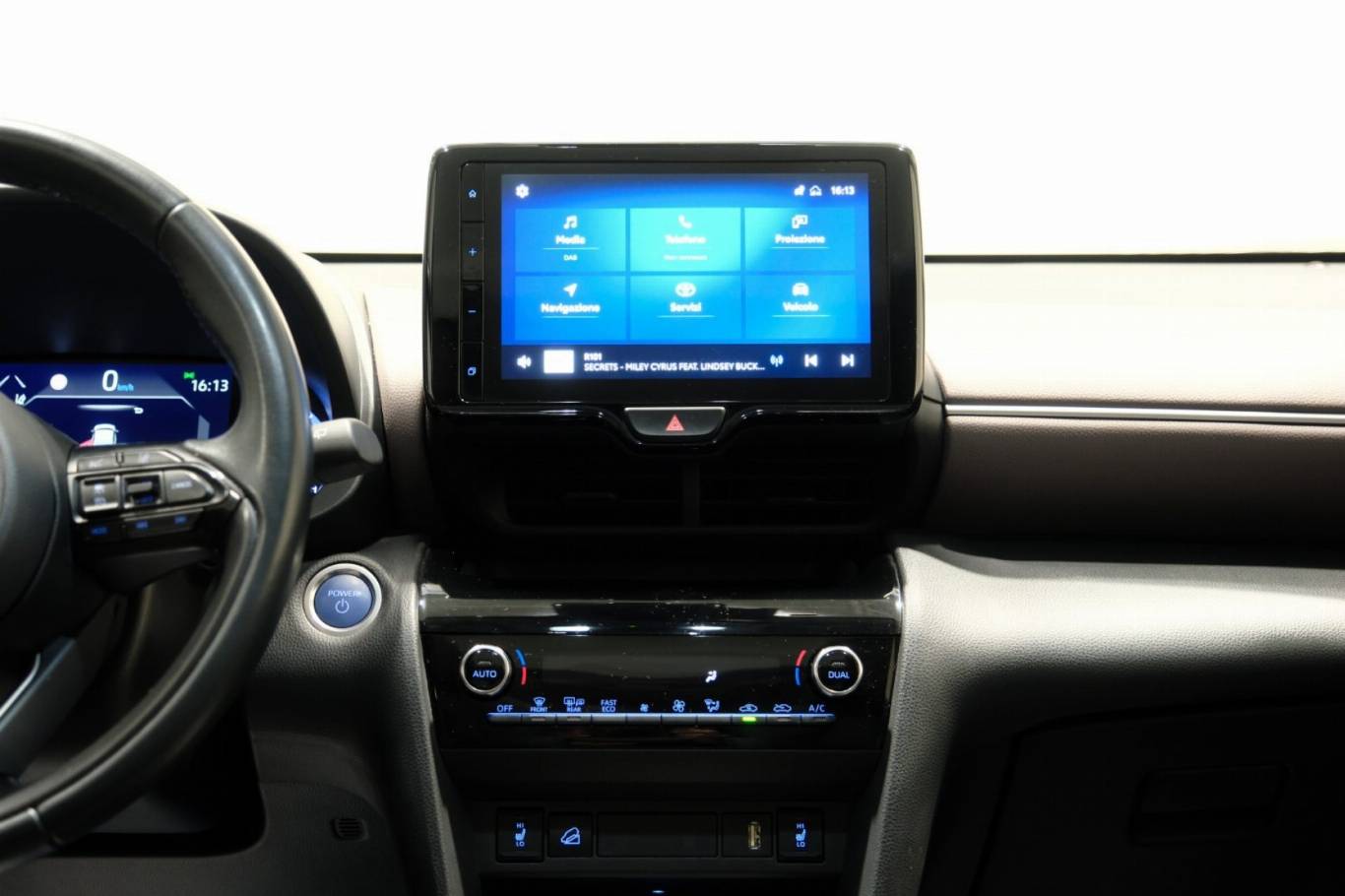 TOYOTA Yaris Cross 43