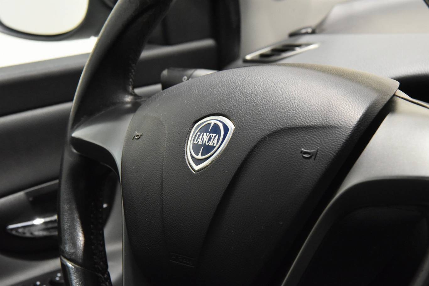 LANCIA Ypsilon 7