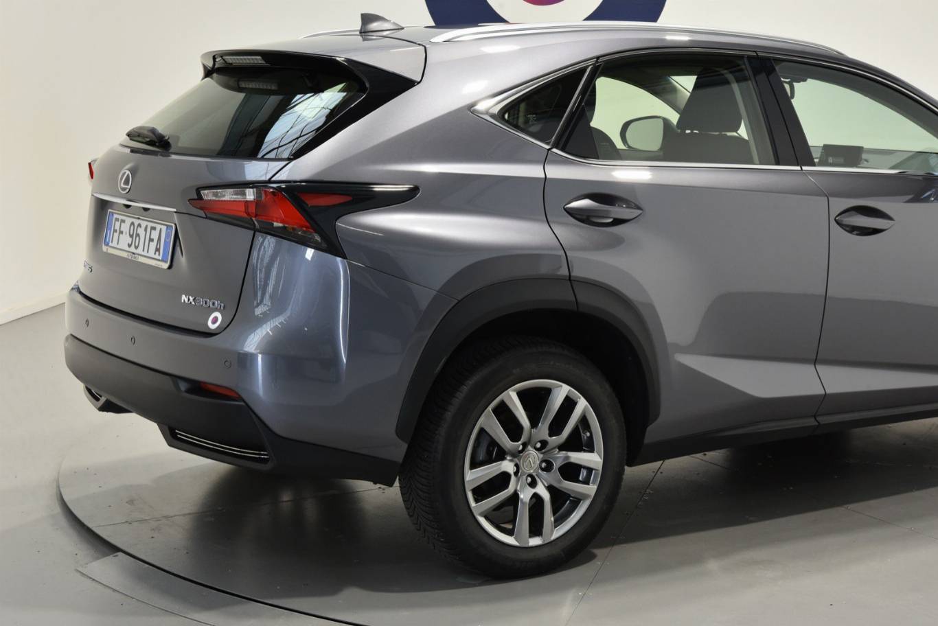 LEXUS NX 300h 18