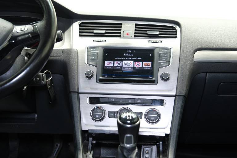 VOLKSWAGEN Golf 9