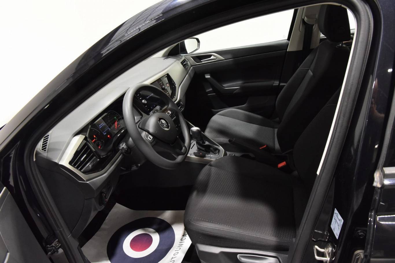 VOLKSWAGEN Polo 4