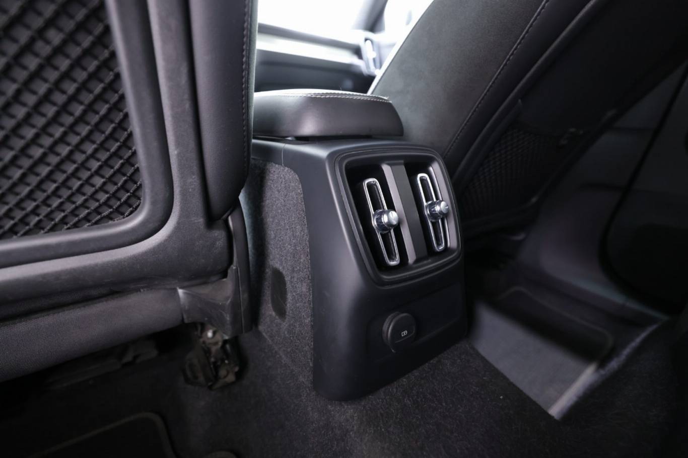 VOLVO XC40 36
