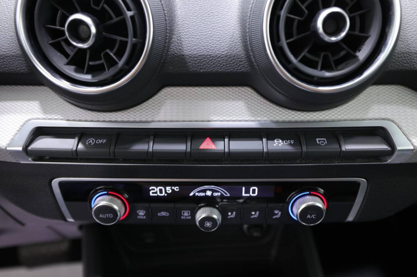 AUDI Q2 28