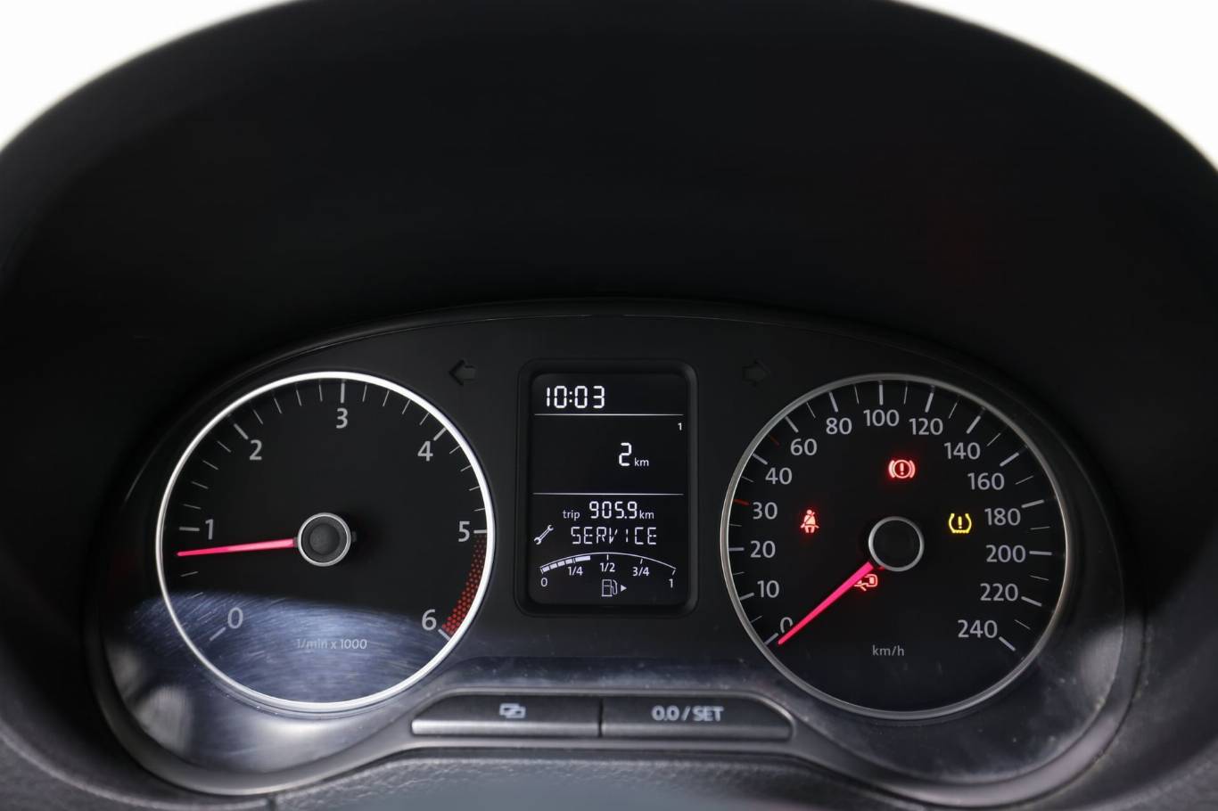 VOLKSWAGEN Polo 19