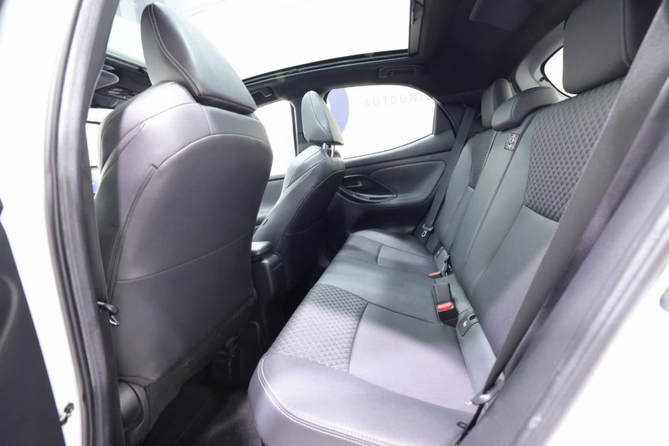 TOYOTA Yaris 35