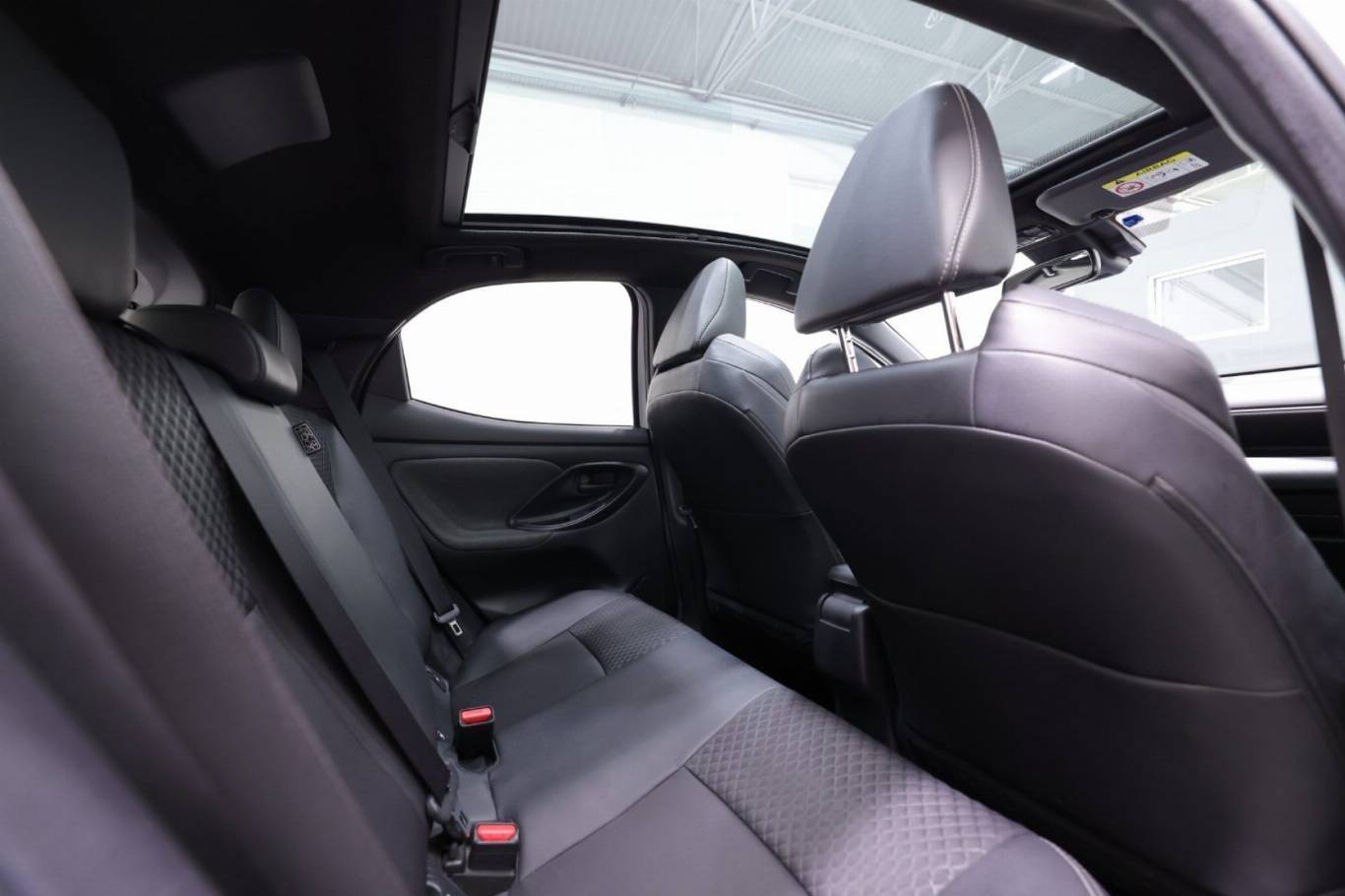 TOYOTA Yaris 48