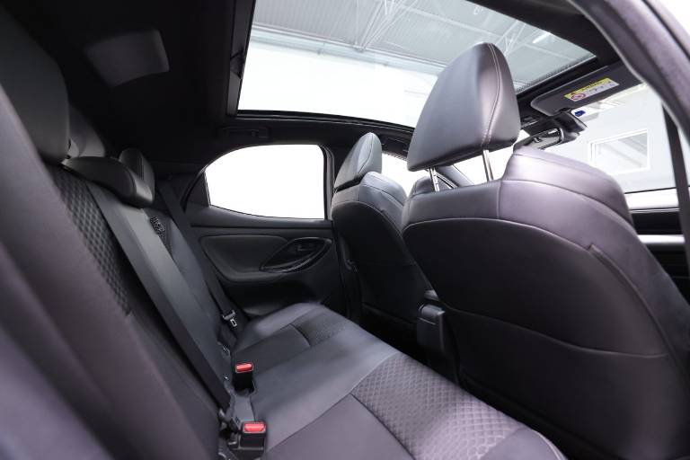 TOYOTA Yaris 48