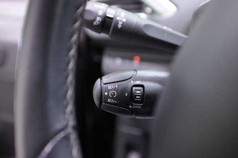 PEUGEOT 2008 24