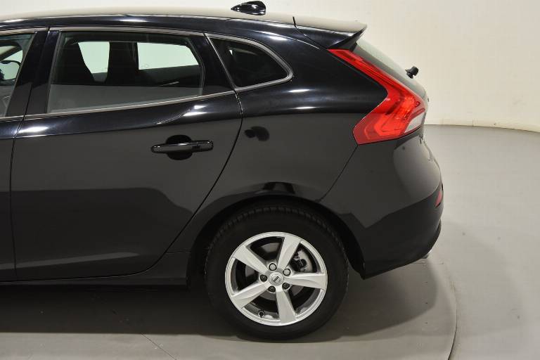 VOLVO V40 43