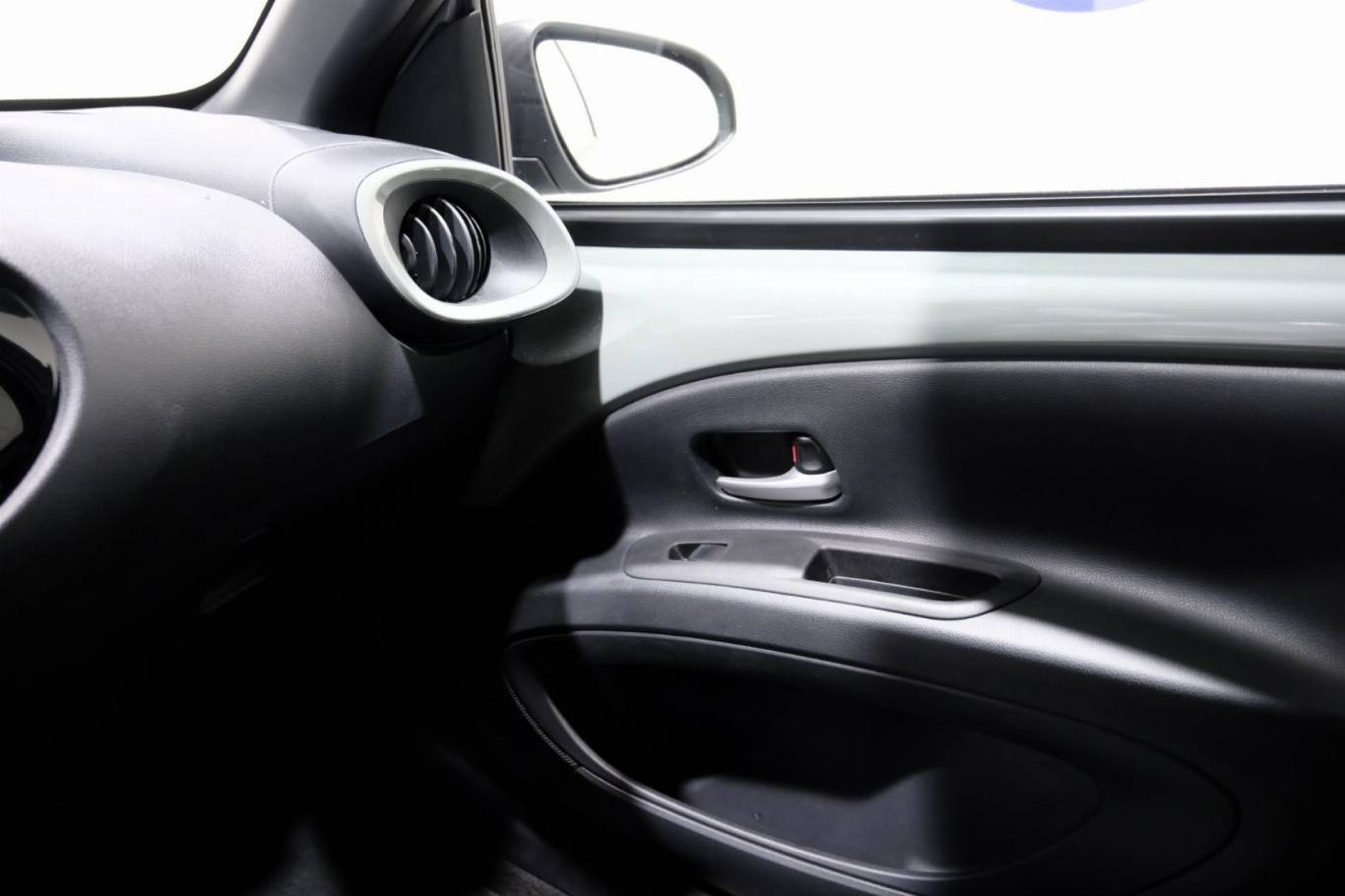 TOYOTA Aygo X 32