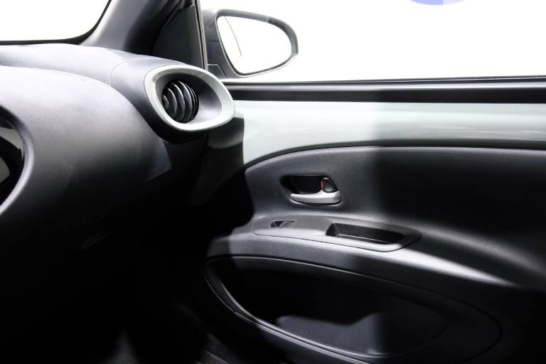 TOYOTA Aygo X 32