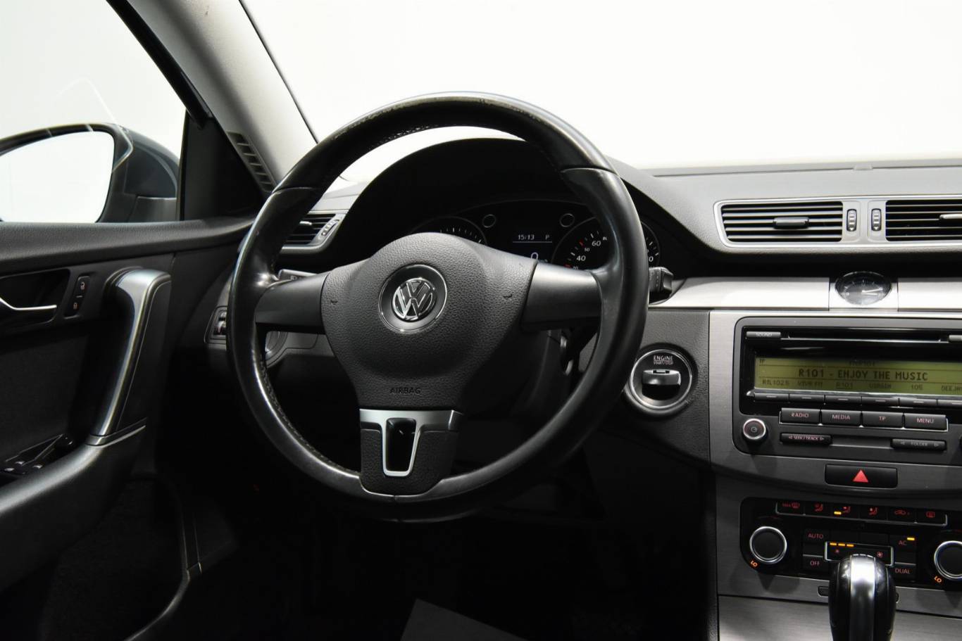 VOLKSWAGEN Passat 23