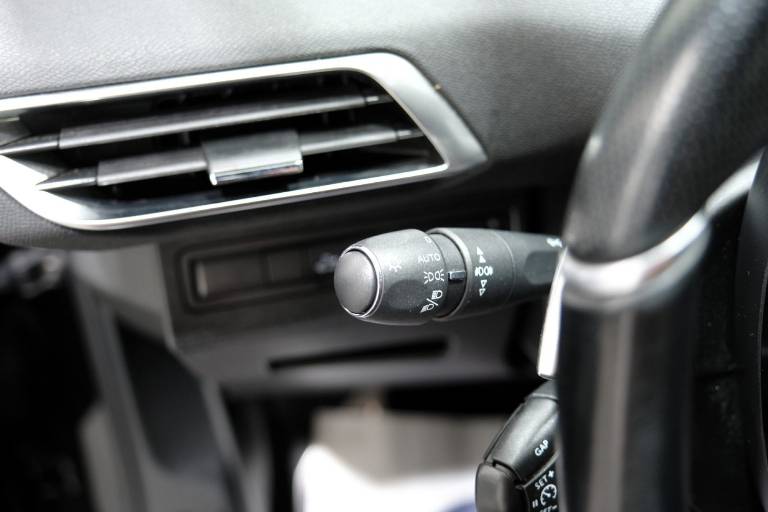 PEUGEOT 3008 27