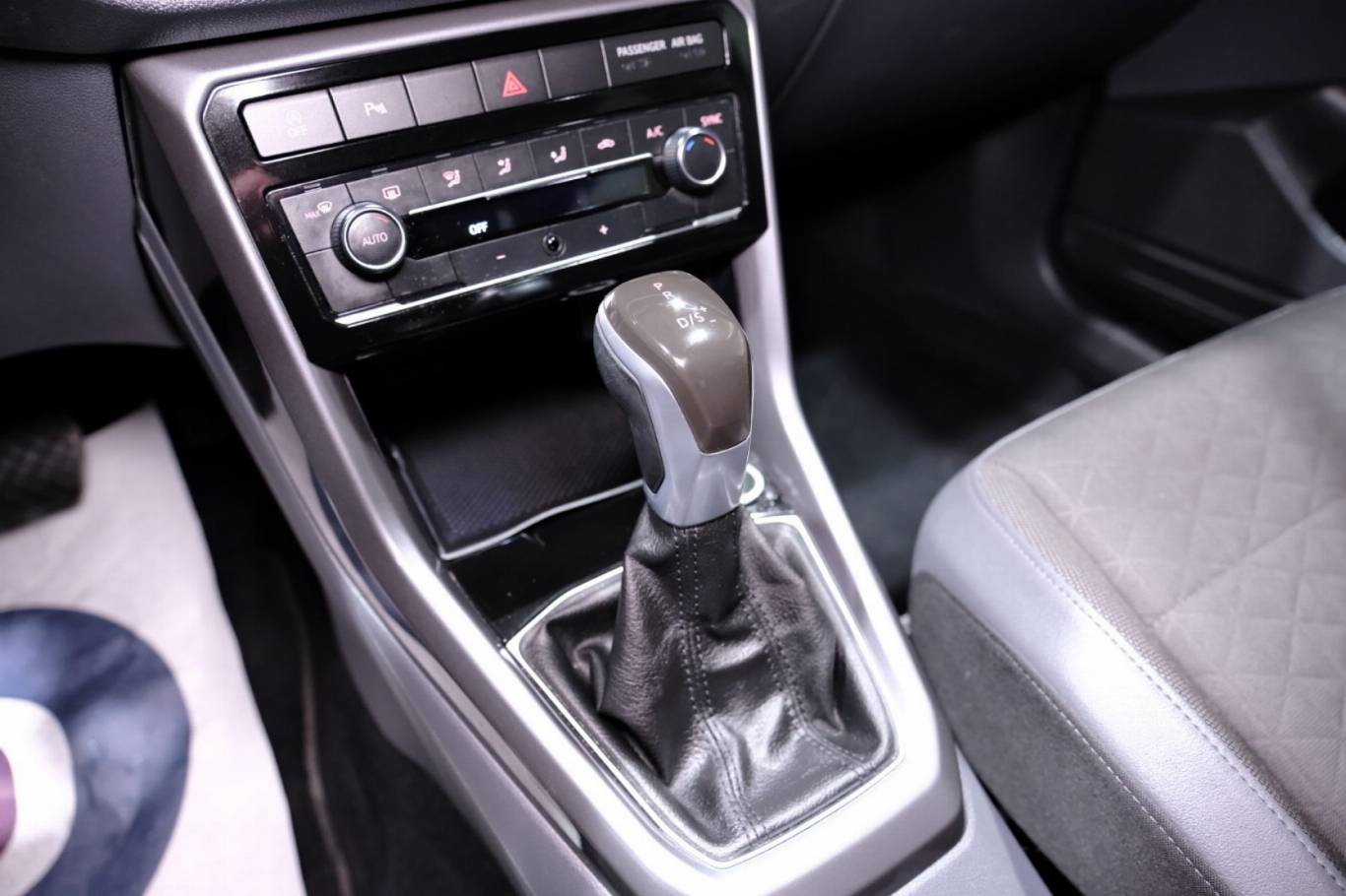 VOLKSWAGEN T-Cross 27