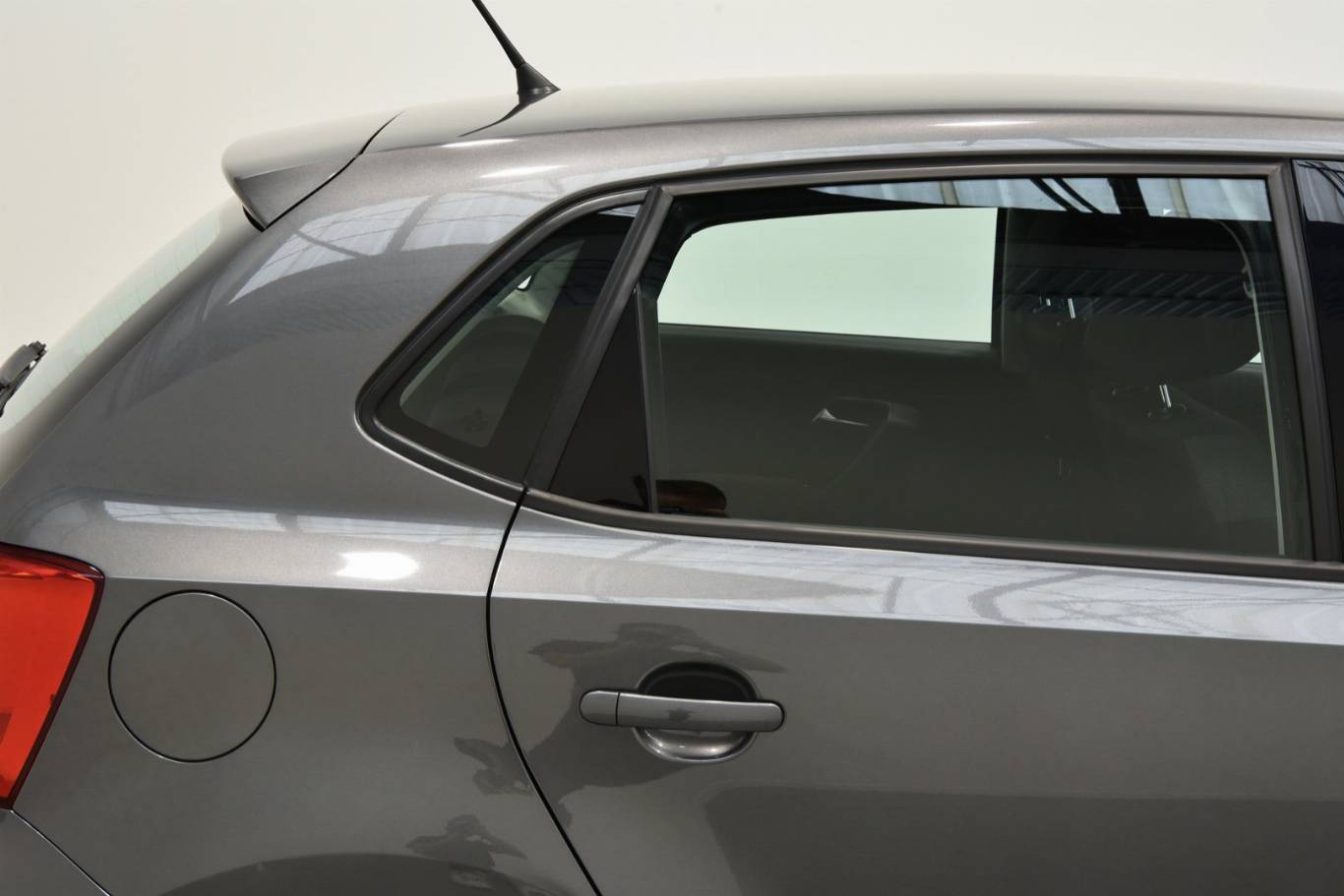 VOLKSWAGEN Polo 14