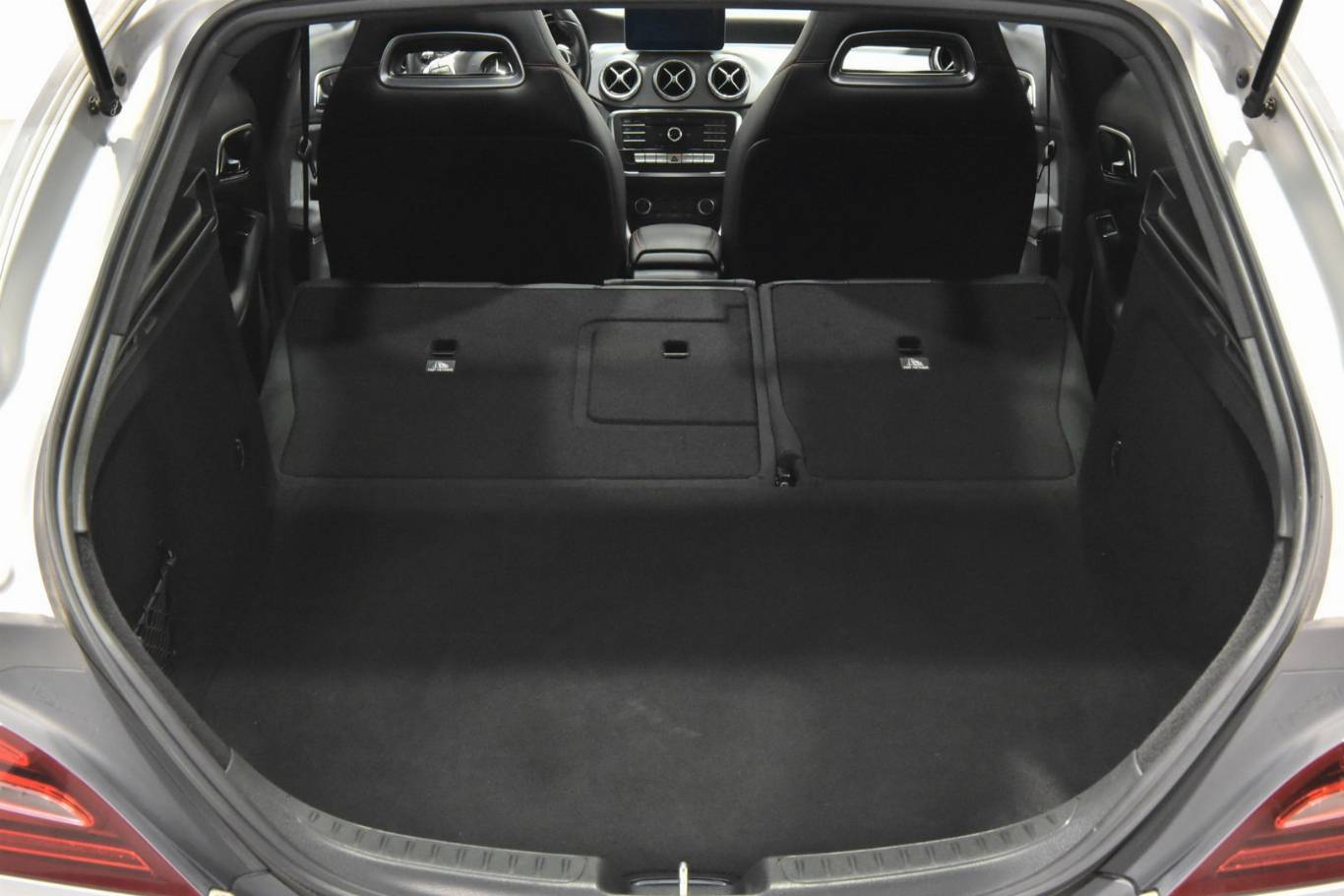 MERCEDES-BENZ CLA 220 12