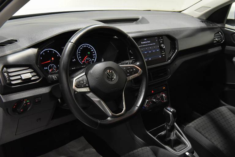VOLKSWAGEN T-Cross 3