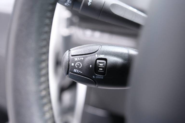 PEUGEOT 208 24