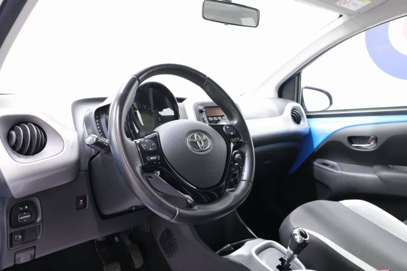 TOYOTA Aygo 5
