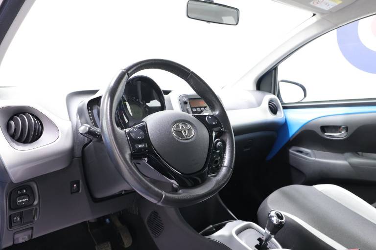 TOYOTA Aygo 5