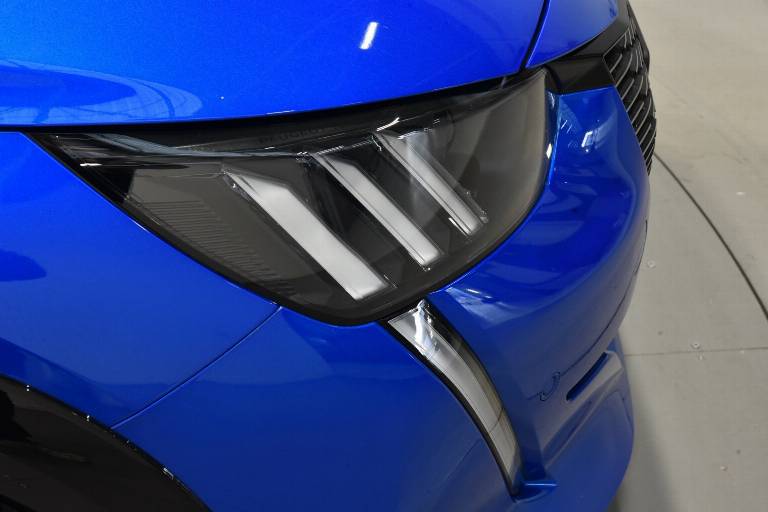 PEUGEOT 208 58