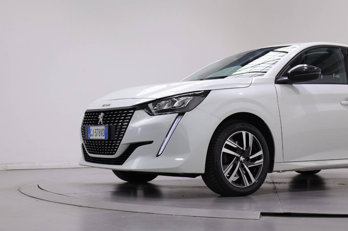 PEUGEOT 208 11