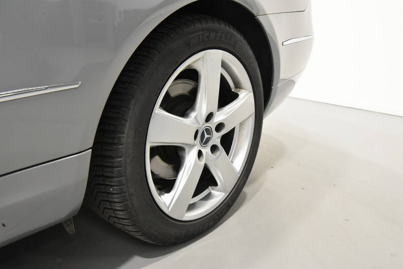 MERCEDES-BENZ E 220 7