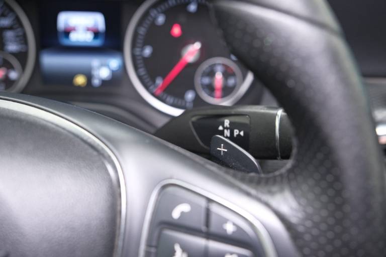 MERCEDES-BENZ A 180 35