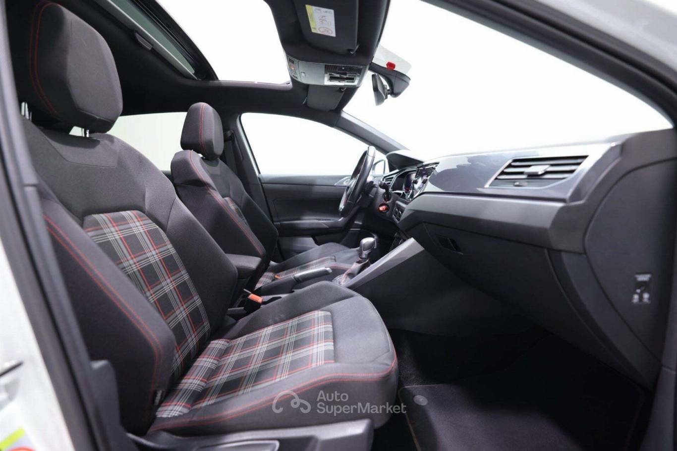VOLKSWAGEN Polo 45