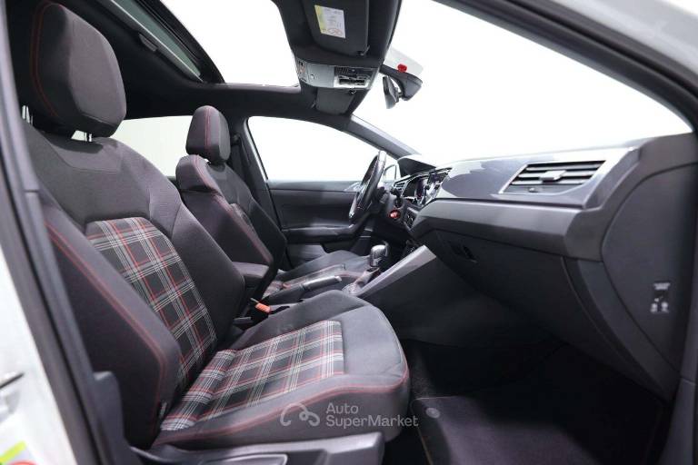 VOLKSWAGEN Polo 45